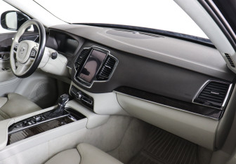 Подержанный автомобиль Volvo XC90 2015 года (10 фото)