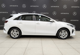 Подержанный автомобиль Kia Ceed Hatchback 2019 года (4 фото)