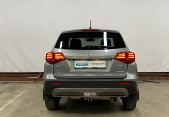 Подержанный автомобиль Suzuki Vitara 2019 года (7 фото)