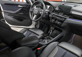 Подержанный автомобиль BMW X1 2021 года (13 фото)