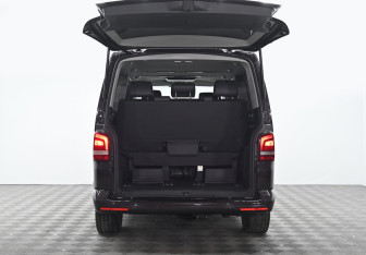 Подержанный автомобиль Volkswagen Multivan 2012 года (18 фото)