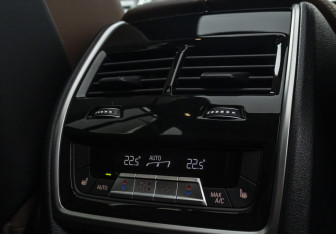 Подержанный автомобиль BMW X5 2023 года (28 фото)