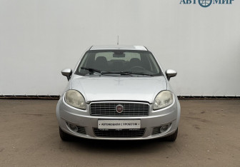Подержанный автомобиль Fiat Linea 2011 года (2 фото)