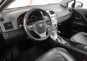 Подержанный автомобиль Toyota Avensis Sedan 2011 года (7 фото)