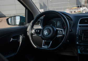 Подержанный автомобиль Volkswagen Polo Sedan 2019 года (14 фото)
