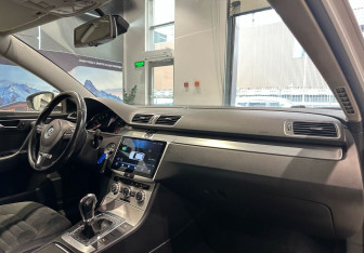 Подержанный автомобиль Volkswagen Passat Sedan 2012 года (10 фото)