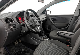 Подержанный автомобиль Volkswagen Polo Sedan 2012 года (15 фото)