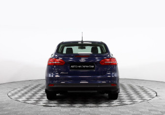 Подержанный автомобиль Ford Focus Sedan 2017 года (6 фото)