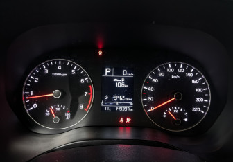 Подержанный автомобиль Kia Rio Hatchback 2021 года (15 фото)