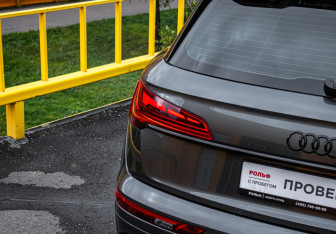 Подержанный автомобиль Audi Q5 2021 года (14 фото)