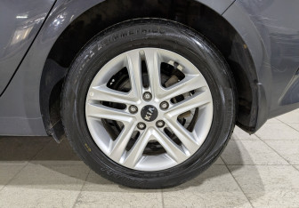 Подержанный автомобиль Kia Ceed Hatchback 2021 года (12 фото)