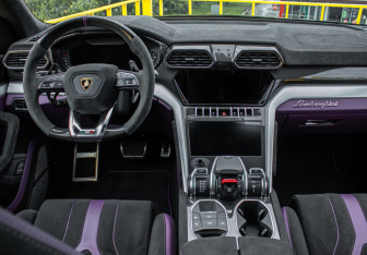 Подержанный автомобиль Lamborghini Urus 2020 года (12 фото)