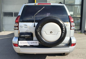 Подержанный автомобиль Toyota Land Cruiser Prado 2008 года (6 фото)