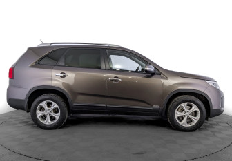 Подержанный автомобиль Kia Sorento 2017 года (4 фото)