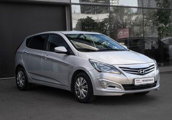 Подержанный автомобиль Hyundai Solaris Hatchback 2015 года (3 фото)