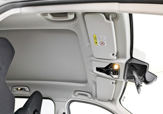 Подержанный автомобиль BMW X1 2025 года (23 фото)