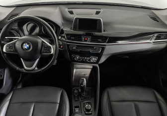 Подержанный автомобиль BMW X1 2018 года (11 фото)