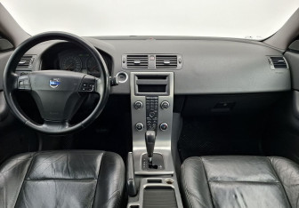 Подержанный автомобиль Volvo C30 2007 года (12 фото)