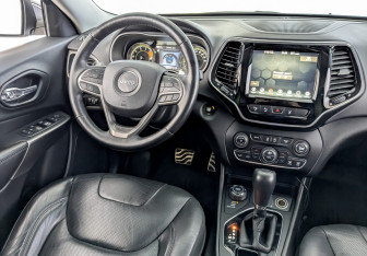 Подержанный автомобиль Jeep Cherokee 2018 года (28 фото)