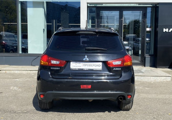 Подержанный автомобиль Mitsubishi ASX 2013 года (6 фото)