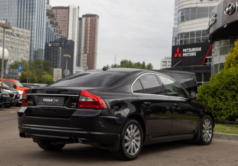 Подержанный автомобиль Volvo S80 2010 года (4 фото)