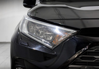 Подержанный автомобиль Toyota RAV4 2020 года (17 фото)