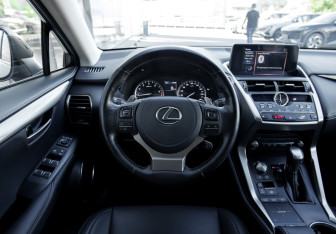 Подержанный автомобиль Lexus NX 2021 года (12 фото)