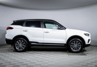 Подержанный автомобиль Geely Atlas Pro 2021 года (4 фото)