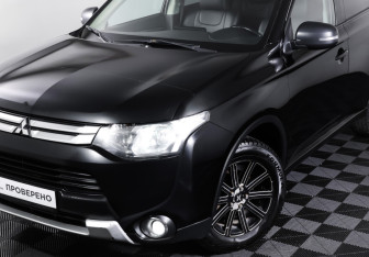 Подержанный автомобиль Mitsubishi Outlander 2014 года (23 фото)