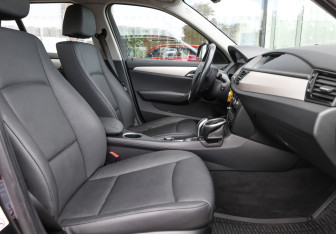 Подержанный автомобиль BMW X1 2013 года (11 фото)