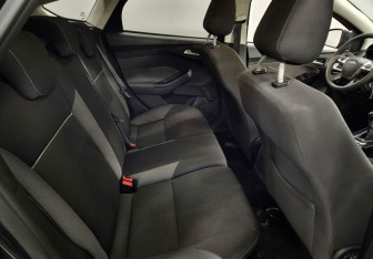 Подержанный автомобиль Ford Focus Hatchback 2011 года (13 фото)