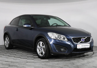 Подержанный автомобиль Volvo C30 2011 года (3 фото)