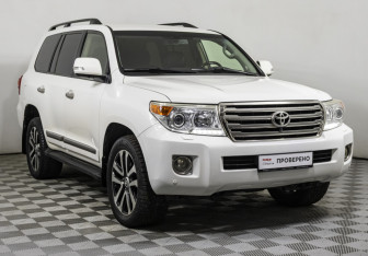 Подержанный автомобиль Toyota Land Cruiser Suv 2012 года (3 фото)
