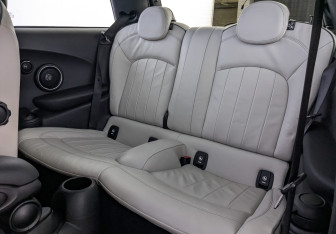 Подержанный автомобиль MINI Hatch 2016 года (17 фото)