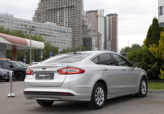 Подержанный автомобиль Ford Mondeo Sedan 2017 года (5 фото)