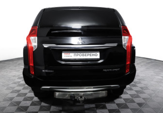 Подержанный автомобиль Mitsubishi Pajero Sport 2018 года (6 фото)
