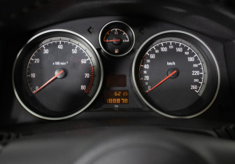 Подержанный автомобиль Opel Astra Hatchback 2010 года (12 фото)