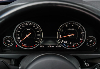 Подержанный автомобиль BMW X5 2015 года (17 фото)