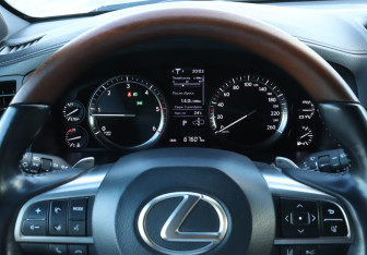 Подержанный автомобиль Lexus LX 2020 года (10 фото)