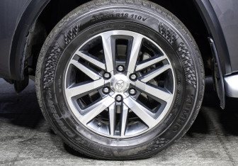 Подержанный автомобиль Toyota Fortuner 2018 года (25 фото)