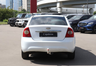 Подержанный автомобиль Ford Focus Sedan 2008 года (6 фото)