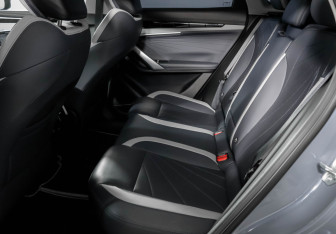 Подержанный автомобиль Geely Atlas 2023 года (10 фото)