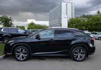 Подержанный автомобиль Lexus RX 2018 года (6 фото)