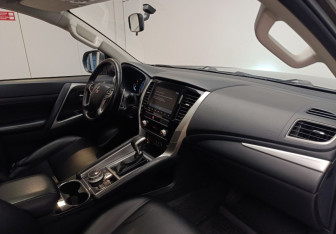 Подержанный автомобиль Mitsubishi Montero Sport 2021 года (19 фото)