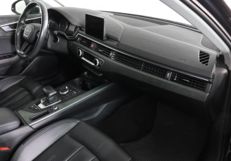Подержанный автомобиль Audi A4 Sedan 2018 года (10 фото)