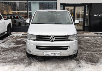 Подержанный автомобиль Volkswagen Multivan 2013 года (2 фото)