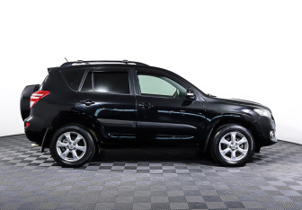 Подержанный автомобиль Toyota RAV4 2011 года (4 фото)