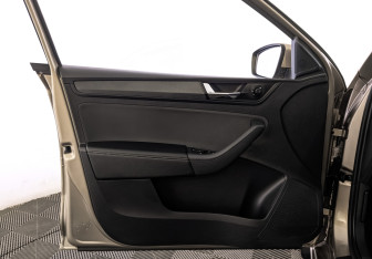 Подержанный автомобиль Skoda Rapid Liftback 2021 года (19 фото)