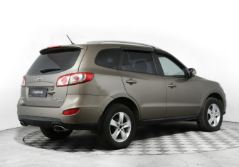 Подержанный автомобиль Hyundai Santa Fe 2010 года (5 фото)