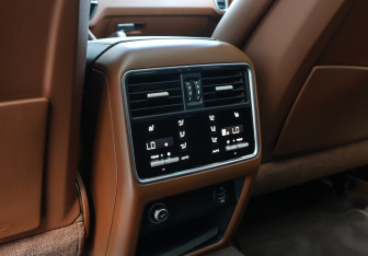 Подержанный автомобиль Porsche Cayenne 2018 года (21 фото)
